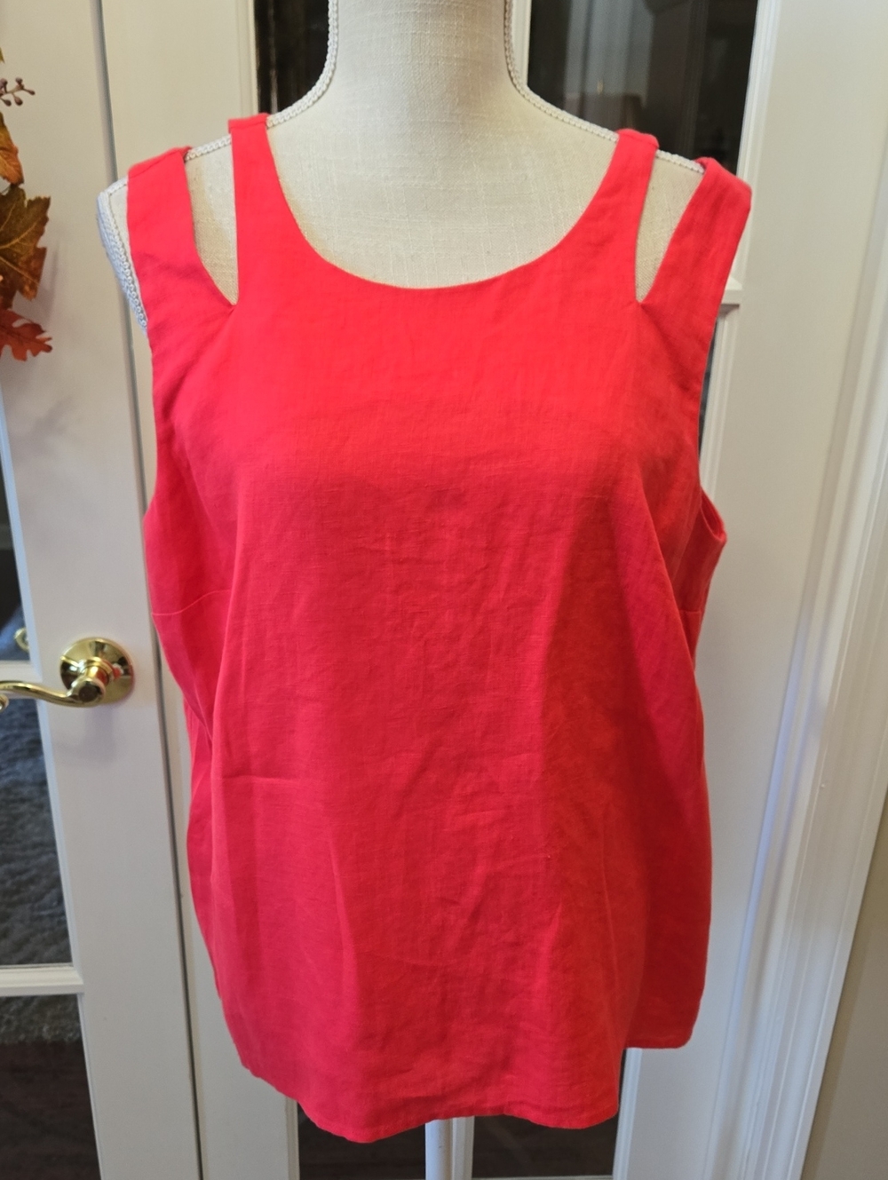 Kaari Blue Red Sleeveless Cutout Top Button Closure In Back 100% Linen Sz XL NEW